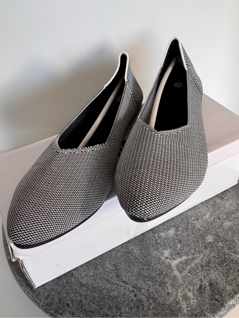 NWT Black & White Pointed Toe Flats 9